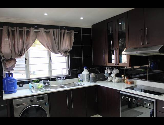 4 BEDROOM HOUSE FOR SALE IN WILGEHEUWEL